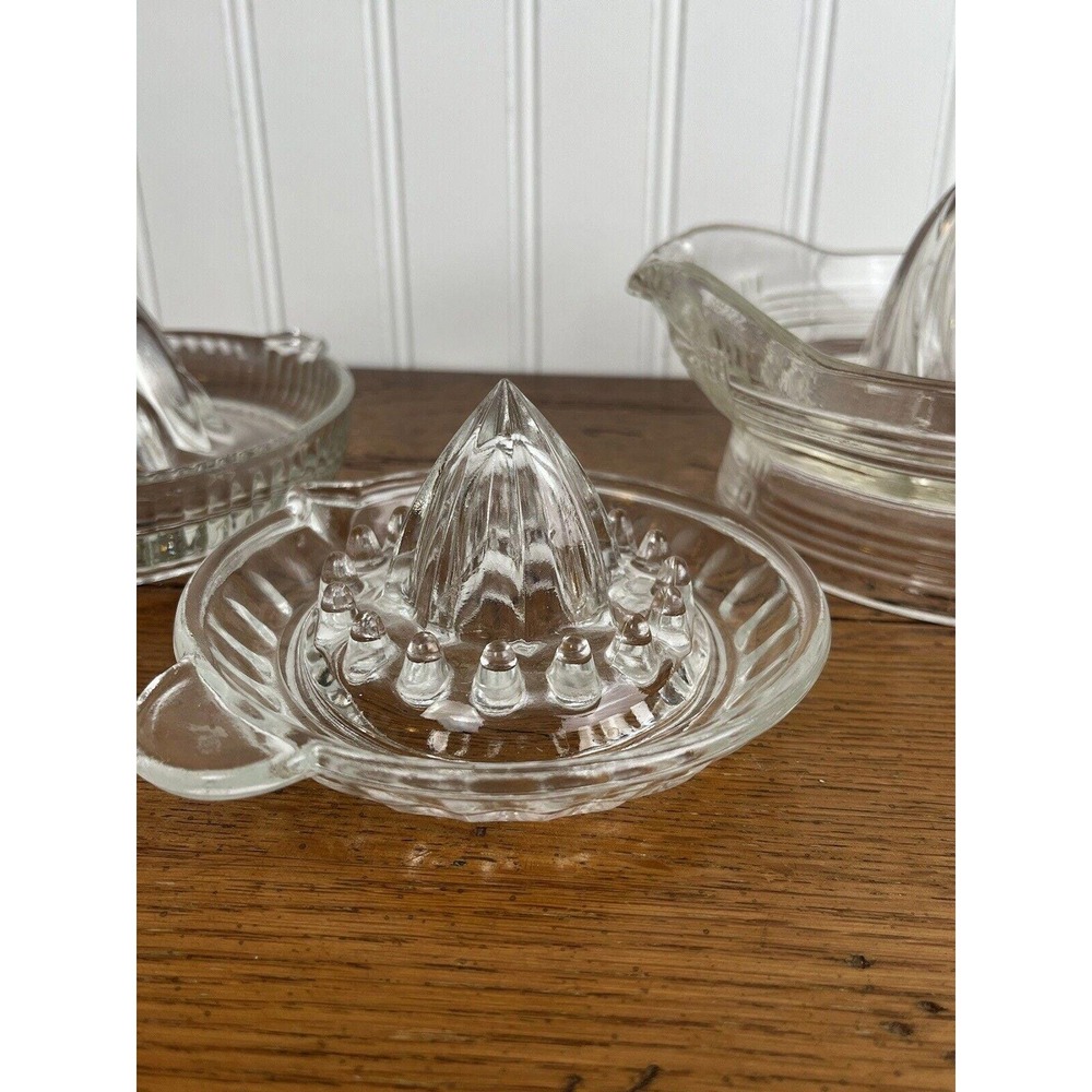 Vintage Juicers Clear Glass Juicers Vintage Some Wear Signs of‎ Use (3)